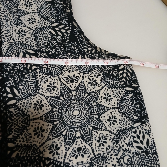 NWT Beautiful Knox Rose sleeveless blouse, embroidered design, see pic 3 - Picture 8 of 12